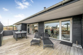 Bright And Modern Holiday Home - 1026